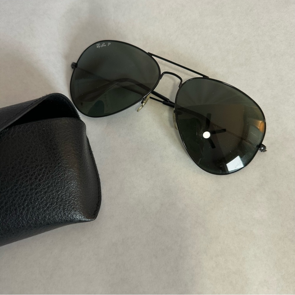 Ray-Ban Black Polarized Aviator Sunglasses with Case 62 mm